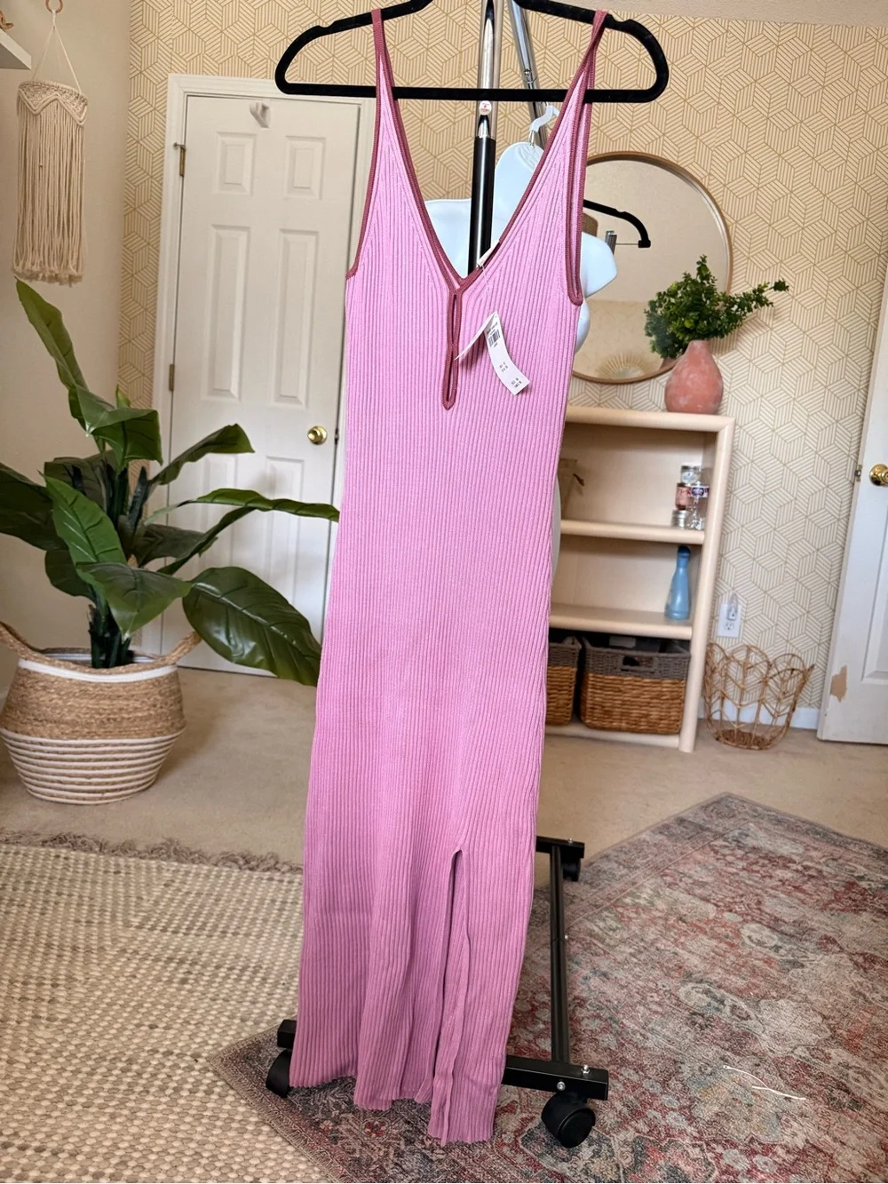 Abercrombie Sleeveless Pink Ribbed V-Neck Maxi Dress